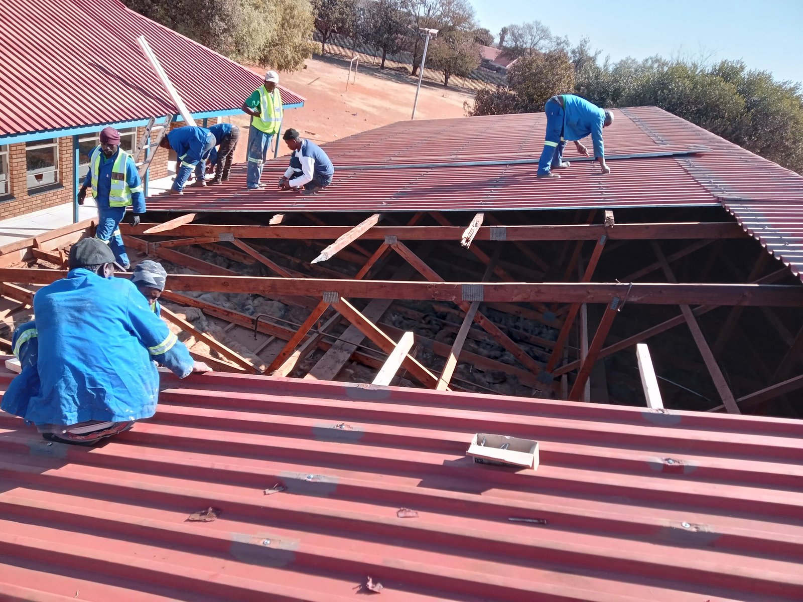 < img src="https://maandmprojectsandmaintenance.com" roof repairs>